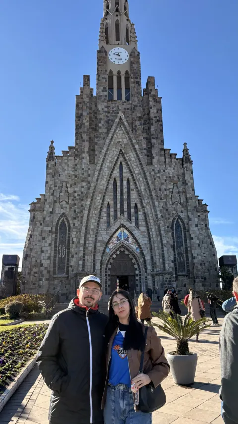 Felipe e Isabelle na Catedral de Pedra, Canela